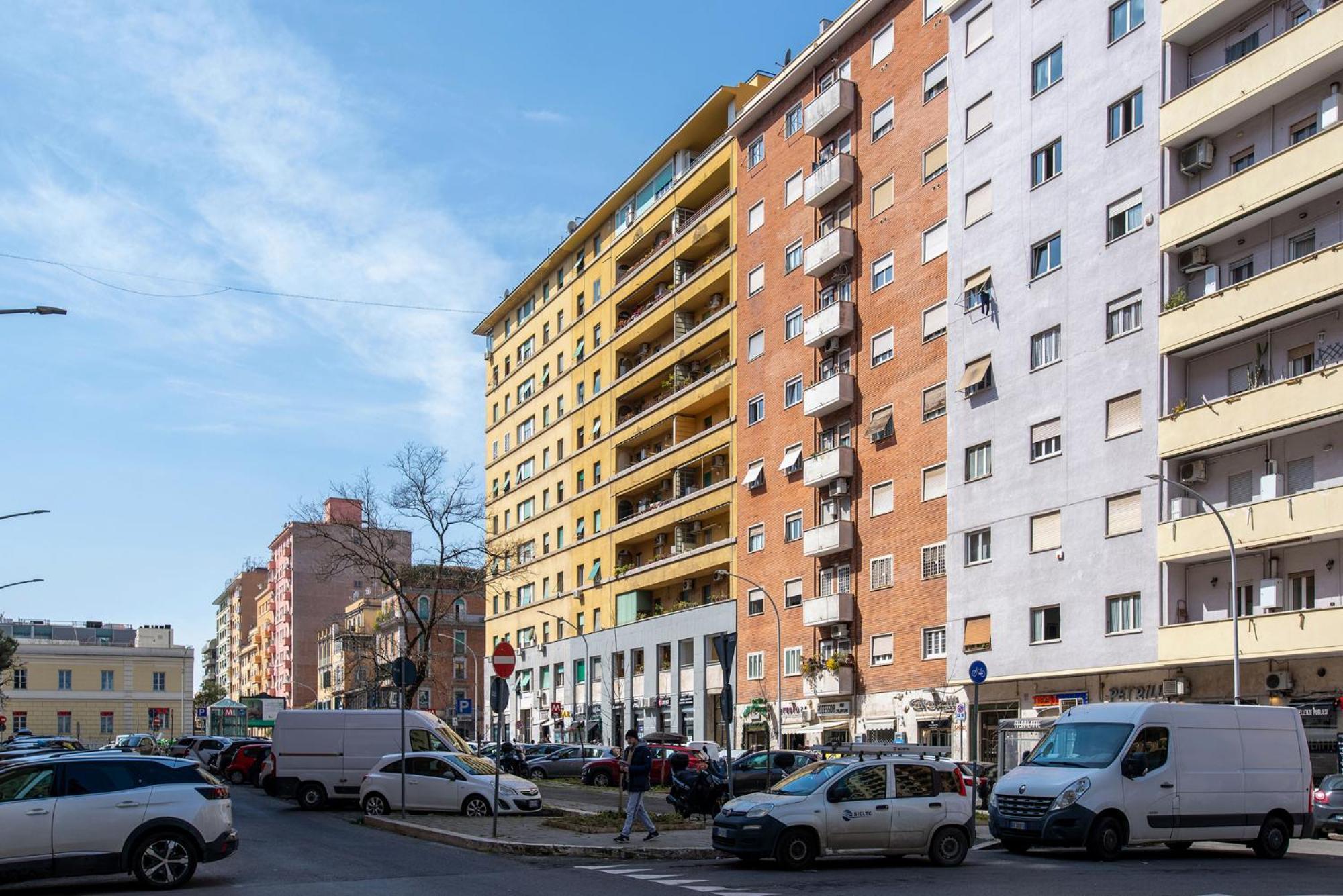 Elegant 1bdr Front The Subway Furio Camillo Apartamento *
