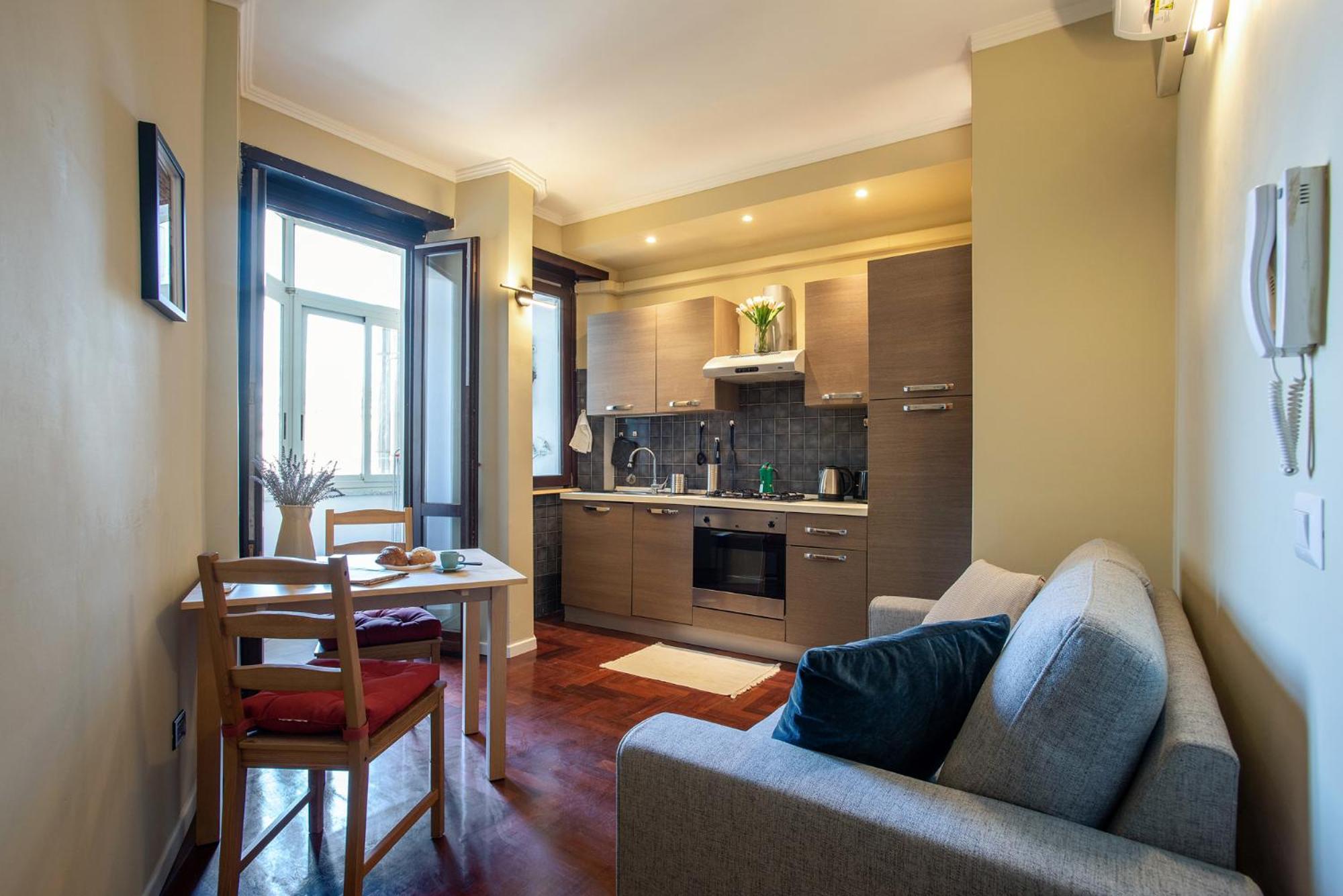 Elegant 1bdr Front The Subway Furio Camillo Appartamento *