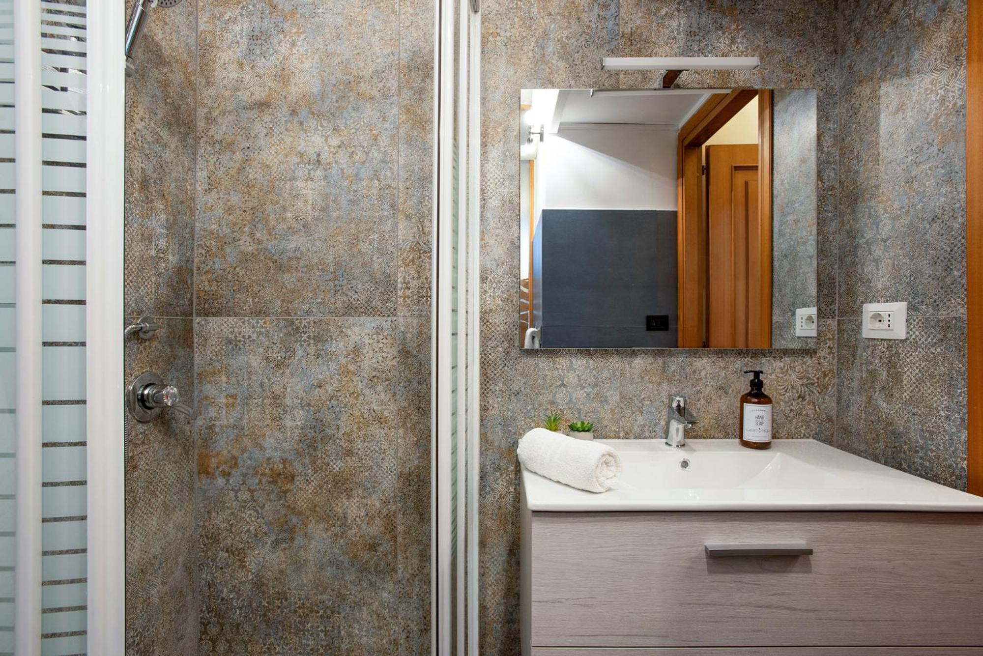 Elegant 1bdr Front The Subway Furio Camillo Appartamento