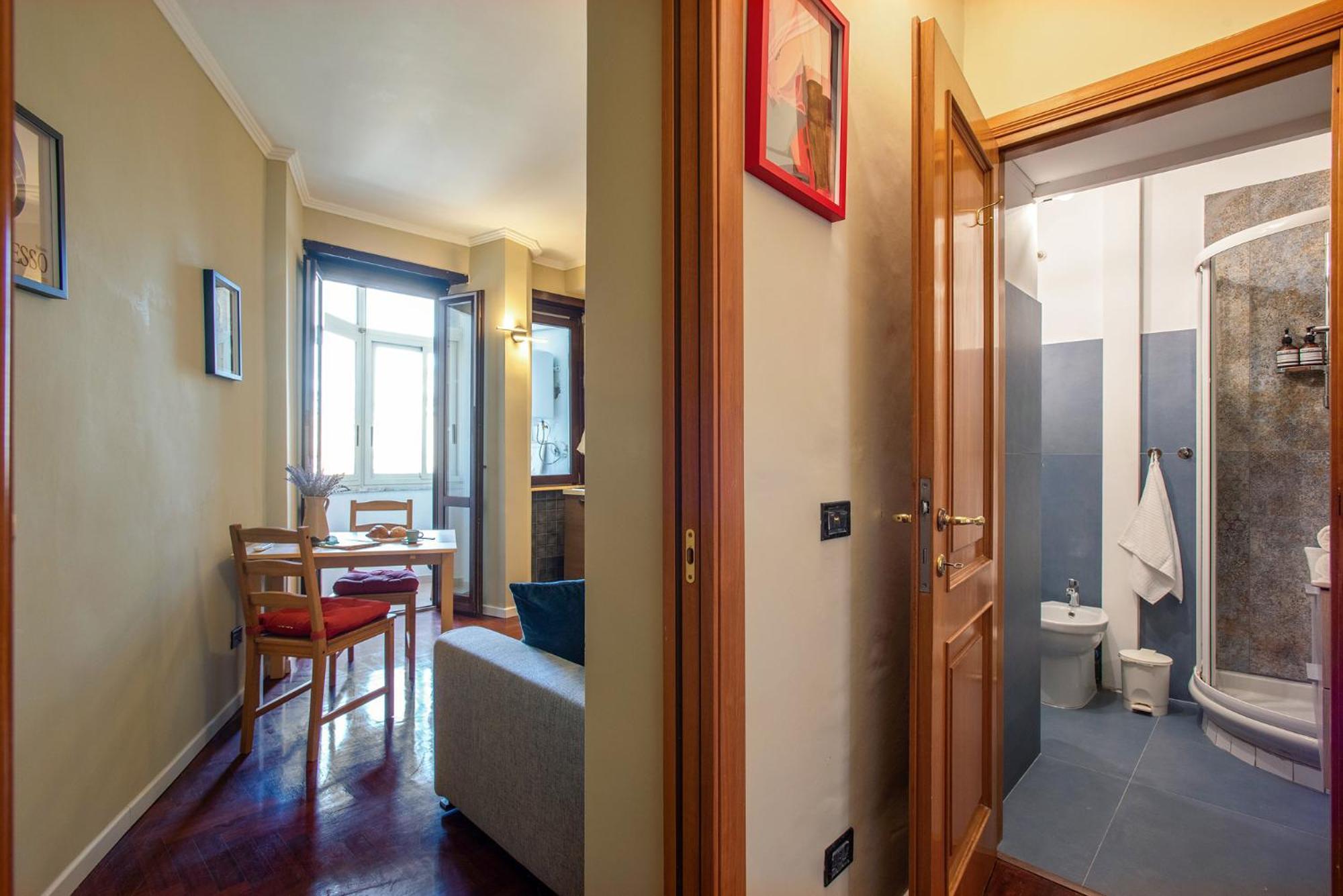 Elegant 1bdr Front The Subway Furio Camillo Appartamento